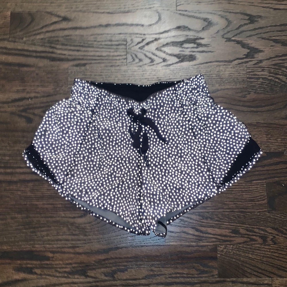 Lululemon Hotty Hot reflective shorts size 4